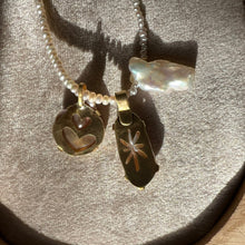 Load image into Gallery viewer, Touchstone Pendant Necklace: Pearl and 18k gold plated chain with white and cornflake pearl pendants