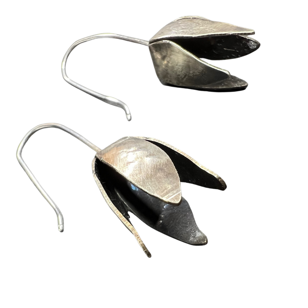Flower earrings: Sterling silver