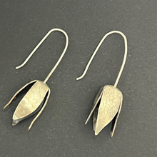 Load image into Gallery viewer, Flower earrings: Sterling silver
