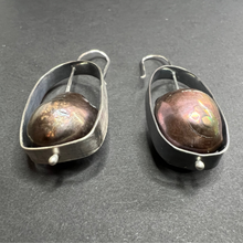 Load image into Gallery viewer, Container earrings: sterling silver and purple baroque pearl
