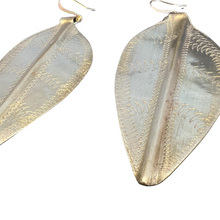Load image into Gallery viewer, Earrings: Large engraved leaf
