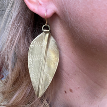 Load image into Gallery viewer, Earrings: Large engraved leaf
