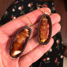 Load image into Gallery viewer, Amber and sliced shell earrings
